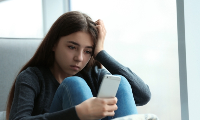 Beratung per Telefon bei Zeugissorgen © New Africa/AdobeStock